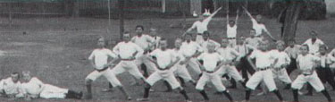 Bild der Einweihung 1928 der TSV-Halle